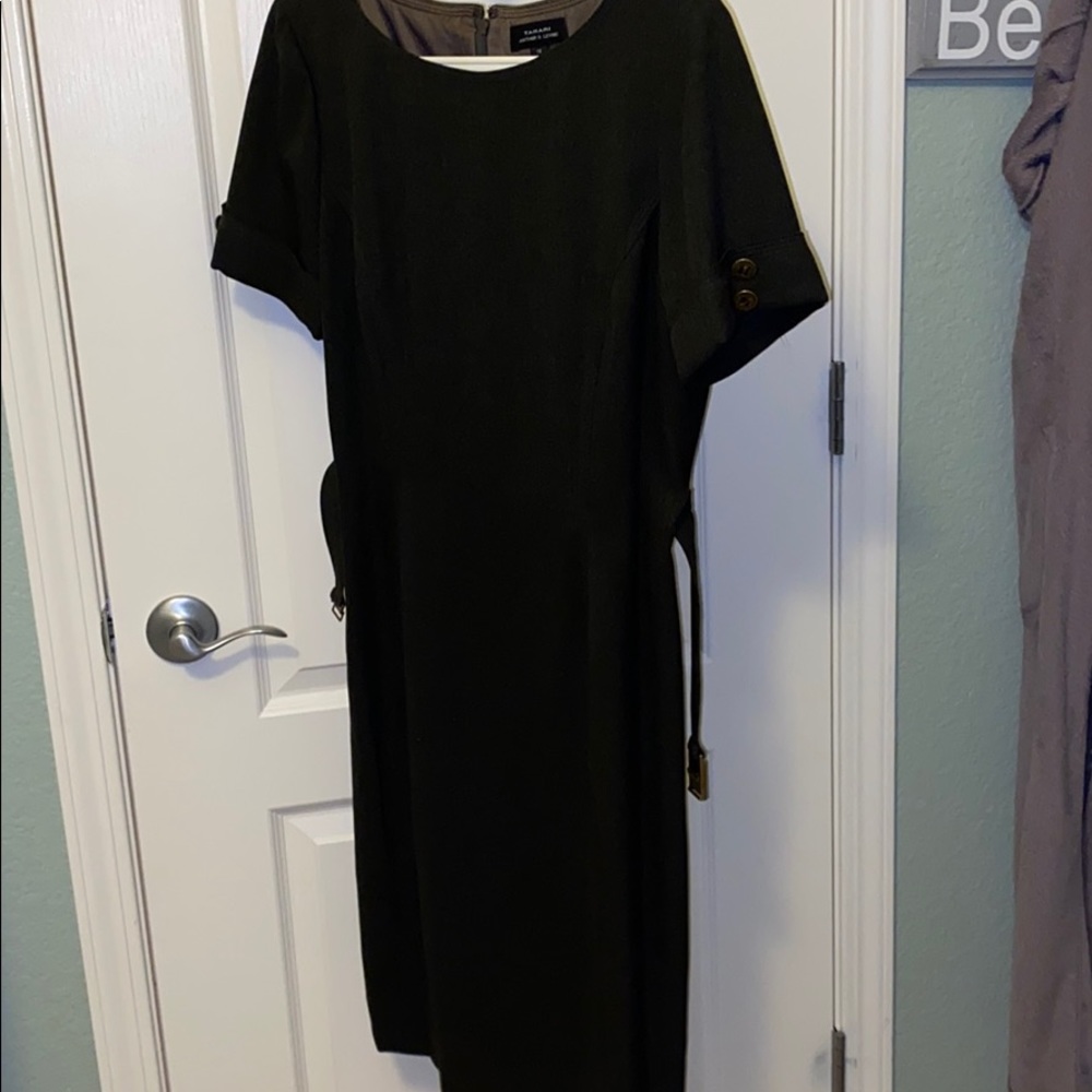 dark green formal Tahari dress with back zip up